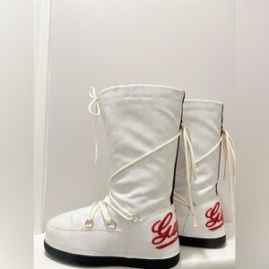 Gucci Women's Winter Snow Boots in White with Red Detail